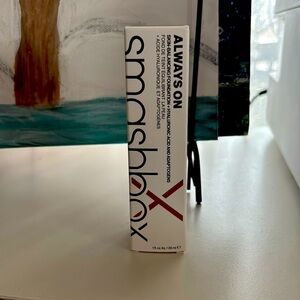 SMASHBOX foundation 16 hr.